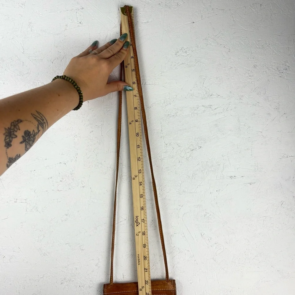 VTG Leaders in Leather Tan Leather Crossbody Bag Built in Wallet - Picture 8 of 16